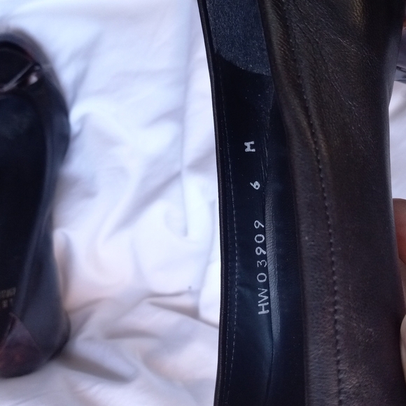 Stuart Weitzman Round Toe and Round Block Heels Size 6M - Picture 14 of 16
